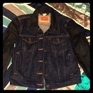 Levi’s denim jean jacket small